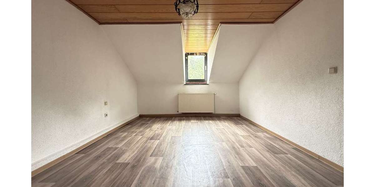 Gemütliche 3-Zimmer-Dachgeschosswohnung mit ca. 72 m² in Friedrichsthal-Bildstock - 3- Friedrichsthal | Angebot:27199791