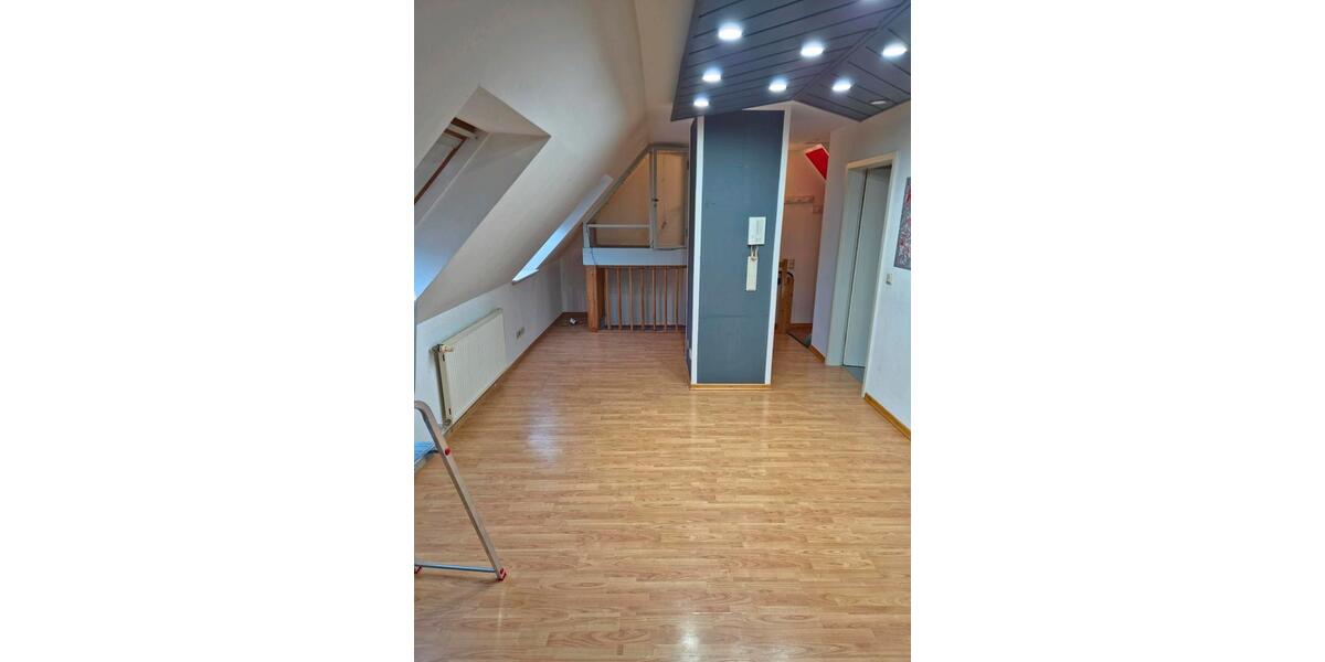 Dachgeschoßwohnung Saarbrücken Neue Bremm - 1 Zimmer, 53 m&sup2;, 450&euro; | Angebot:25268843