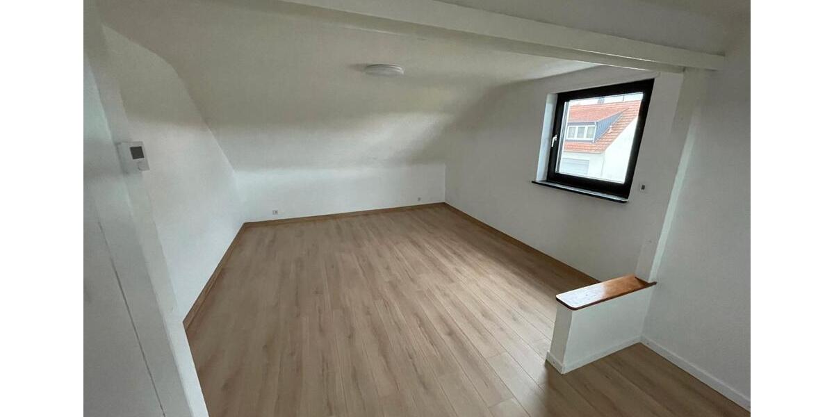 Dachgeschoßwohnung Saarbrücken West - 1 Zimmer, 65 m&sup2;, 550&euro; | Angebot:26225919
