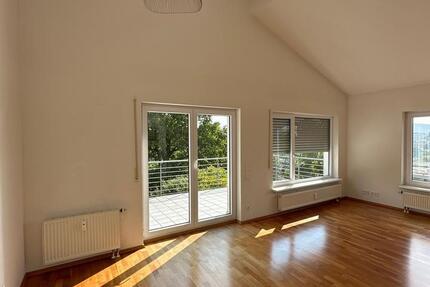 Charmantes 4-Zimmer-Dachgeschoss-Apartment mit traumhaftem Ausblick in Waiblingen zimmer