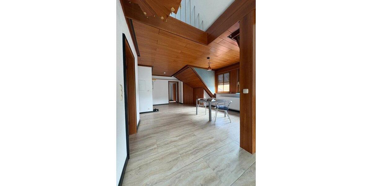 Dachgeschoßwohnung Zeitlofs - 5 Zimmer, 140 m&sup2;, 695&euro; | Angebot:26516755