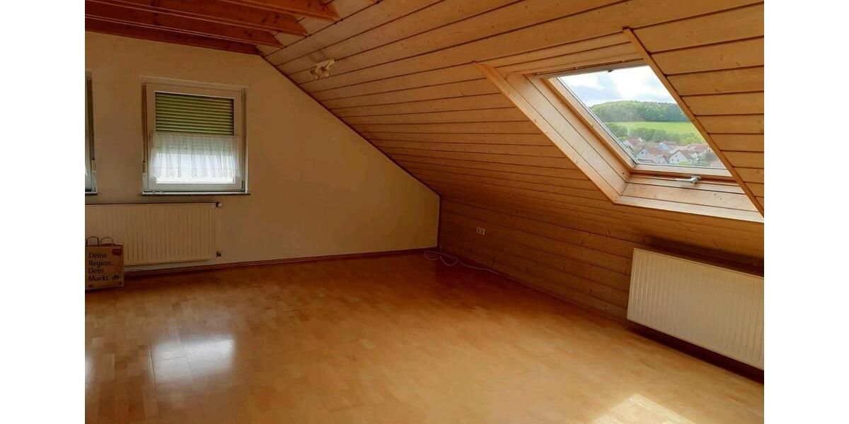 Dachgeschoßwohnung Fuchsstadt - 3 Zimmer, 75 m&sup2;, 650&euro; | Angebot:24975379