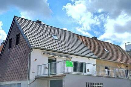 Top gepflegtes Einfamilienhaus mit großem Balkon und Garage im Haus, in ruhiger Sackgasse von St. Ingbert, Nähe Innenstadt (zentral und doch ruhig)