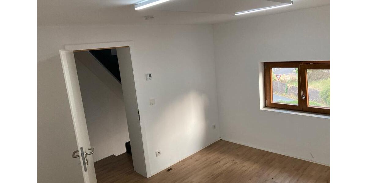 Doppelhaushälfte Siegen - 4 Zimmer, 123 m&sup2;, 1.000&euro; | Angebot:26025194