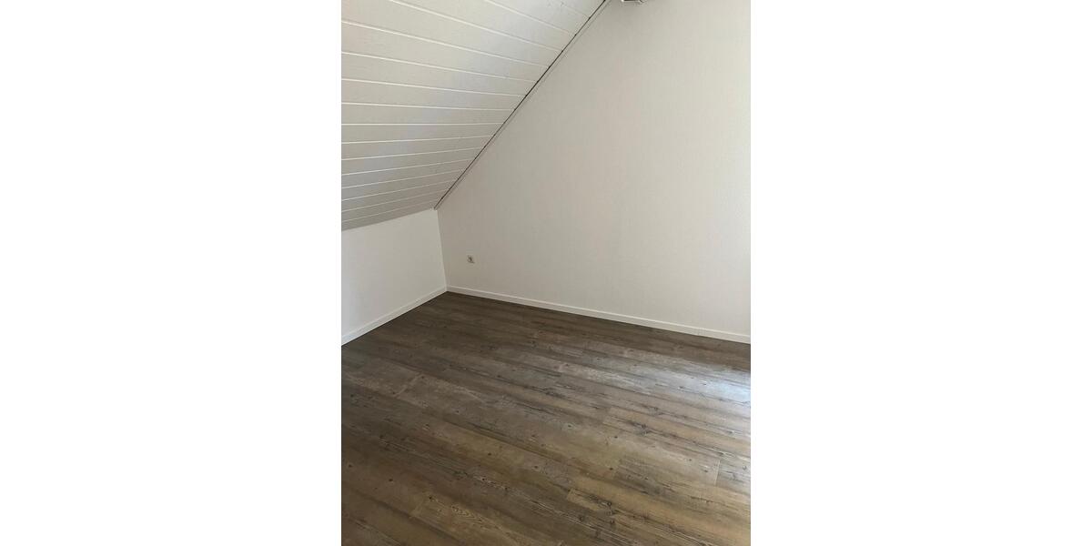 Dachgeschoßwohnung Triptis - 3 Zimmer, 72 m&sup2;, 490&euro; | Angebot:24712626