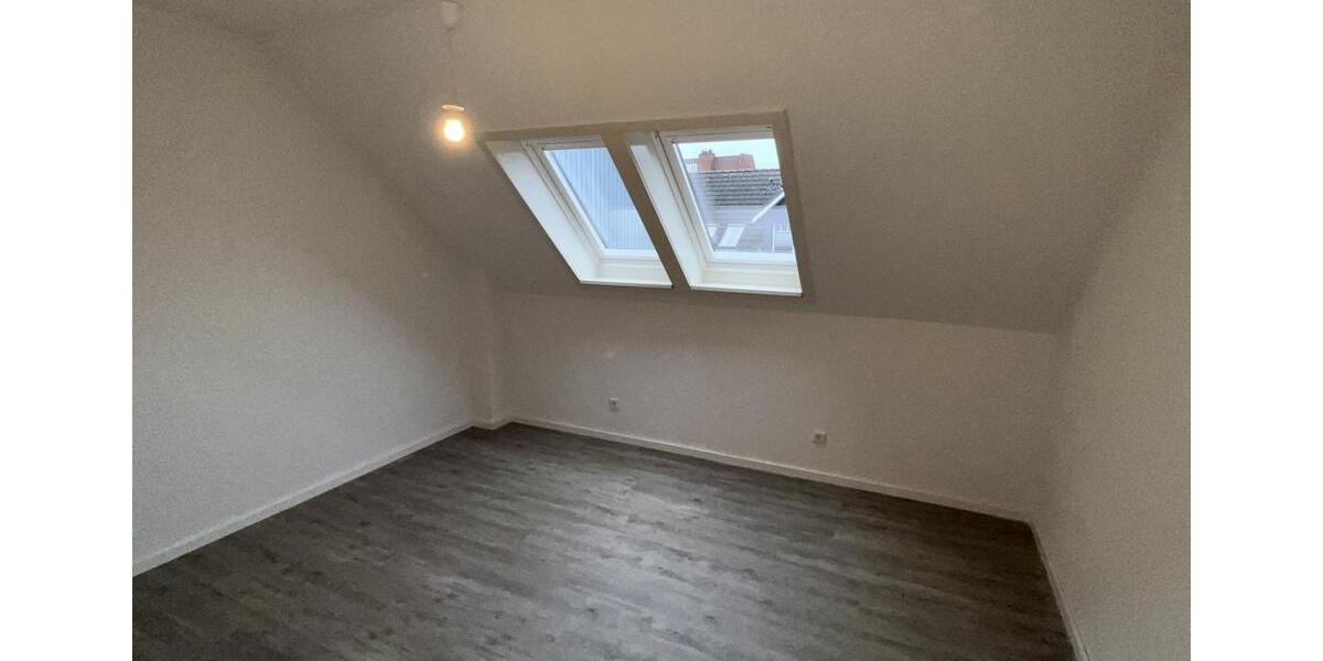 Dachgeschoßwohnung Itzehoe - 4 Zimmer, 102 m&sup2;, 710&euro; | Angebot:24611417