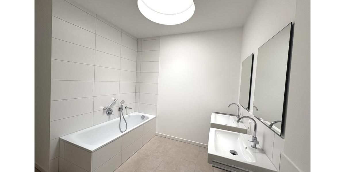 Dachgeschoßwohnung Leonberg - 4 Zimmer, 124 m&sup2;, 2.472&euro; | Angebot:24919337