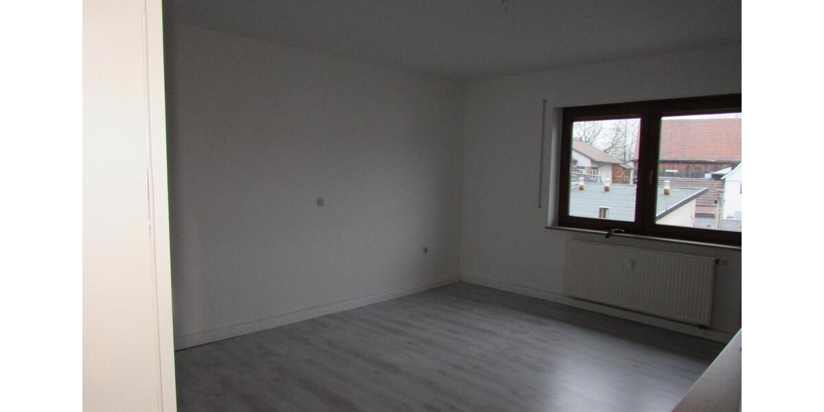 Etagenwohnung Kronach - 3 Zimmer, 85 m&sup2;, 620&euro; | Angebot:25046121