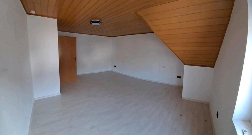 Dachgeschoßwohnung Steffenberg - 4 Zimmer, 100 m&sup2;, 880&euro; | Angebot:26311660