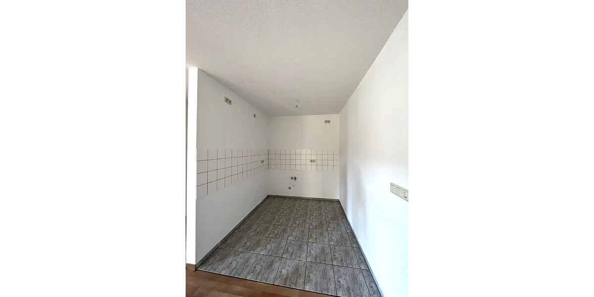 Toller Ausblick - Große, helle & ruhige 1 Raum-Whg. m. Balkon & Aufzug - Dachgeschoßwohnung Gera Ostviertel | Angebot:27022974