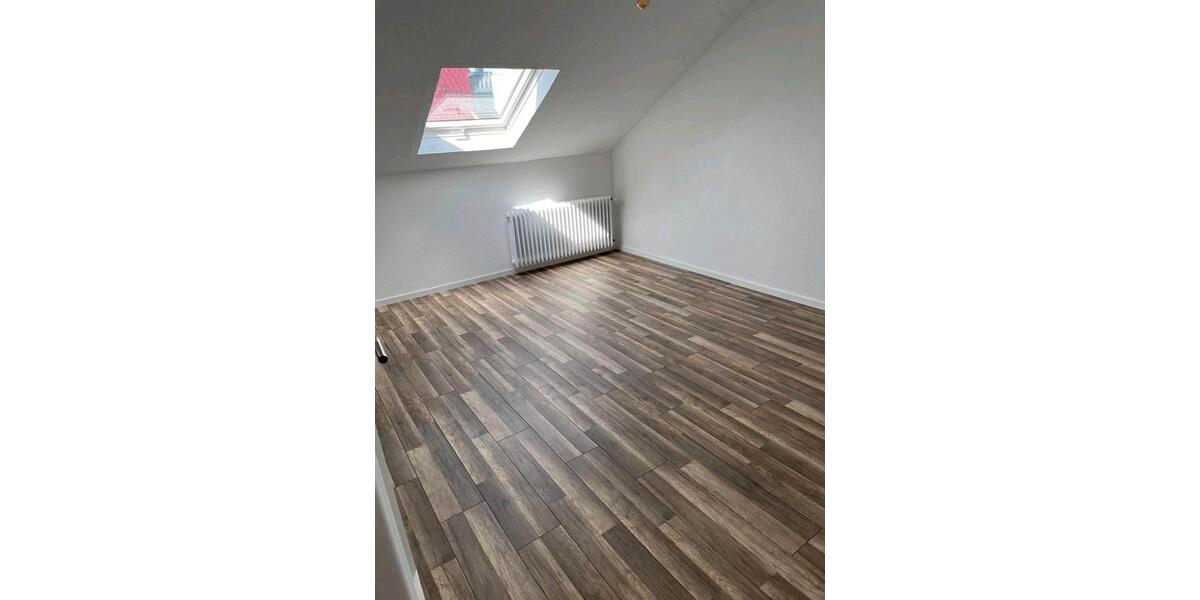 Dachgeschoßwohnung Wölfersheim - 4 Zimmer, 85 m&sup2;, 950&euro; | Angebot:26466653