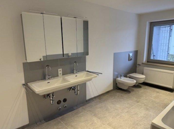 Etagenwohnung Deggendorf - 4 Zimmer, 128 m&sup2;, 10&euro; | Angebot:26097073