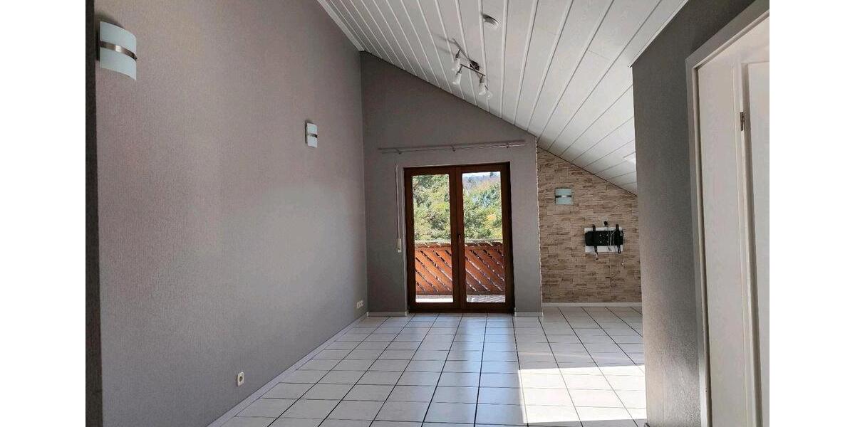 Dachgeschoßwohnung Neuenbürg - 2.5 Zimmer, 68 m&sup2;, 990&euro; | Angebot:26050721