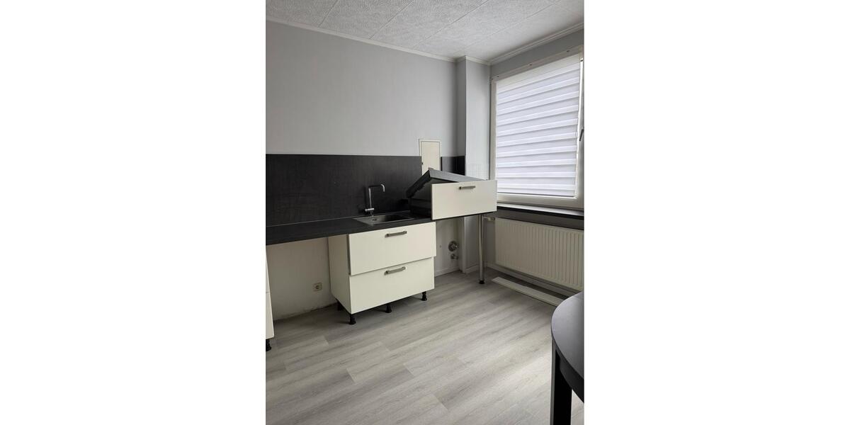 Etagenwohnung Düsseldorf Stadtbezirk 9 - 3 Zimmer, 120 m&sup2;, 900&euro; | Angebot:24535472