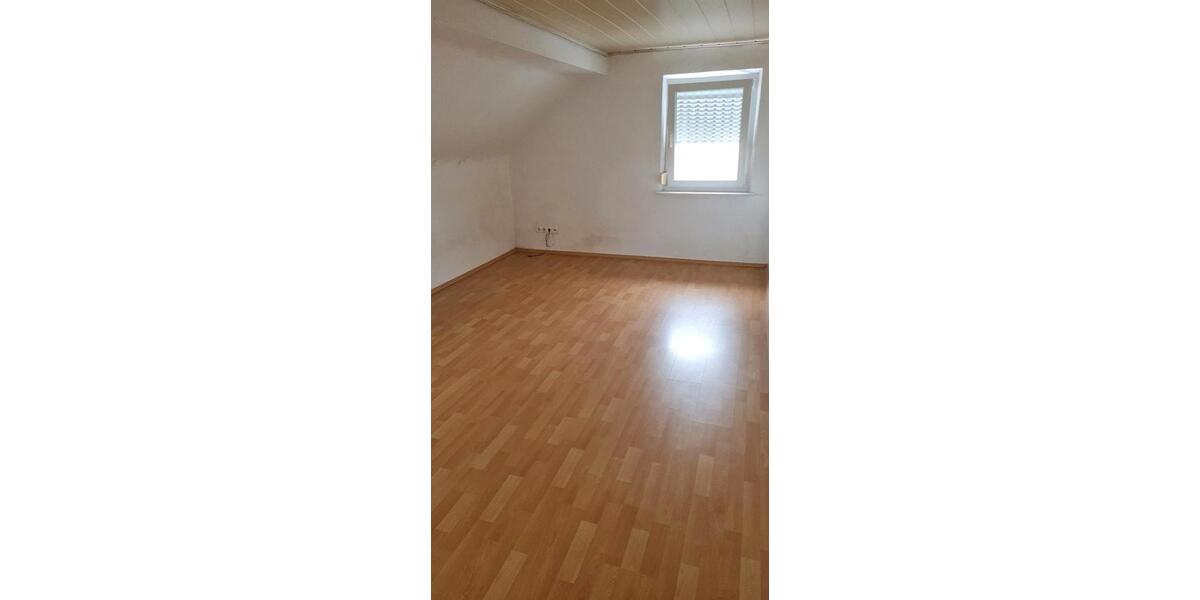 Dachgeschoßwohnung Forchheim - 3 Zimmer, 75 m&sup2;, 800&euro; | Angebot:25711972