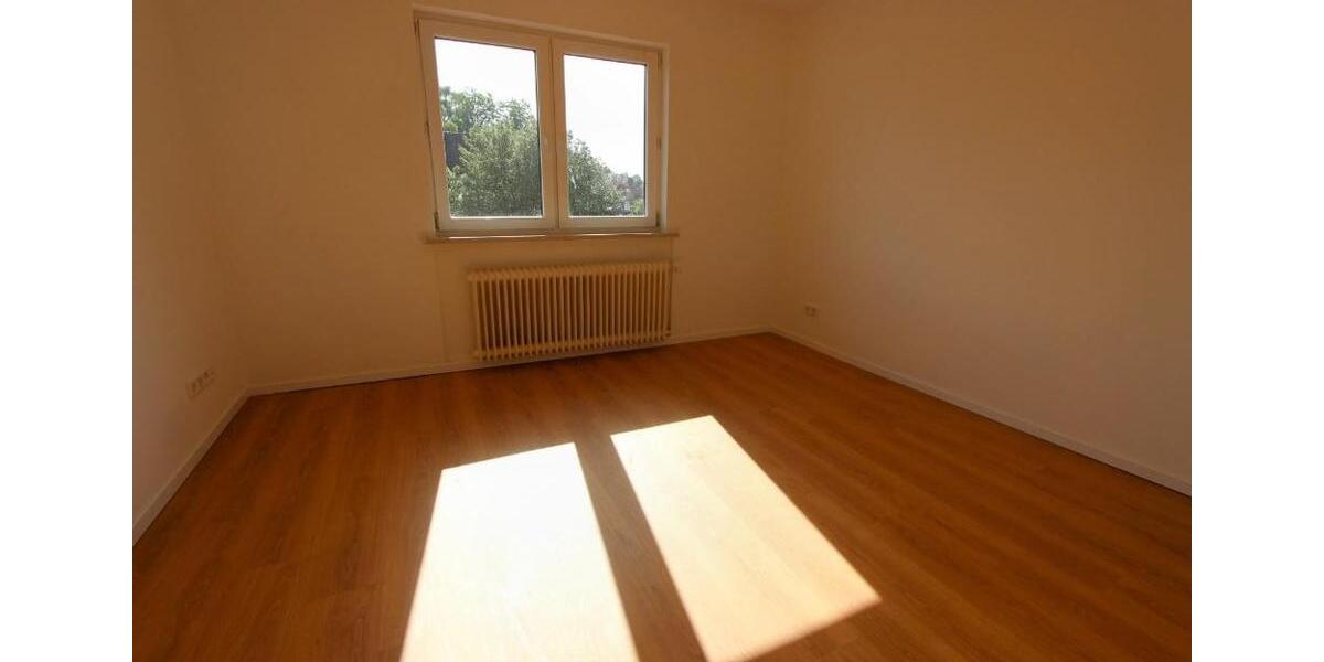 Dachgeschoßwohnung Wilhelmshaven - 3 Zimmer, 65 m&sup2;, 400&euro; | Angebot:26687655