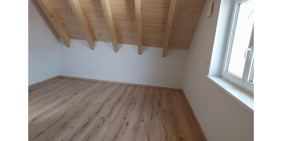 Doppelhaushälfte Geisenhausen - 6 Zimmer, 126 m&sup2;, 1.760&euro; | Angebot:25756178