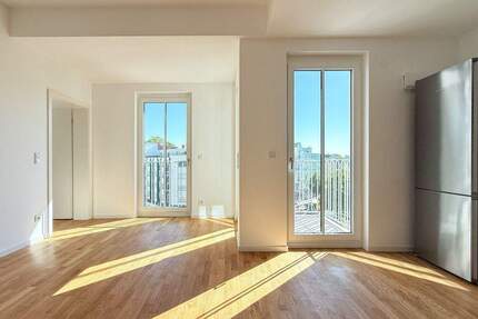 Schlau und effizient geschnittene Wohnung - Bodentiefe Fenster, viel Licht und mitten in der Stadt 2 zimmer