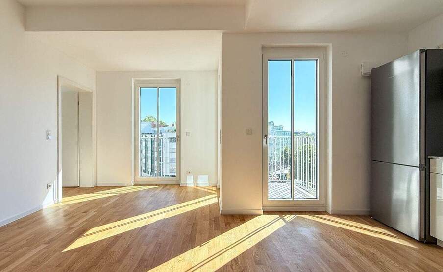 Schlau und effizient geschnittene Wohnung - Bodentiefe Fenster, viel Licht und mitten in der Stadt 2 zimmer