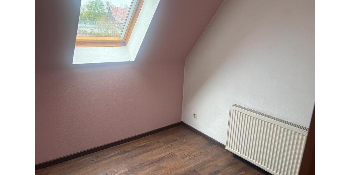Etagenwohnung Bitterfeld-Wolfen Greppin - 4 Zimmer, 80 m&sup2;, 550&euro; | Angebot:26645411
