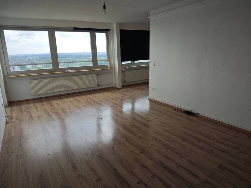 Mit Blick über Homberg, 2,5-Raum Wohnung, 63m², Balkon, 20. Etage