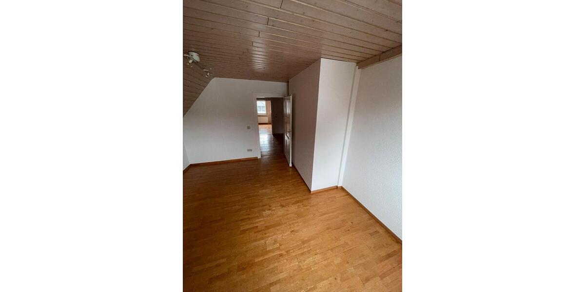 Dachgeschoßwohnung Sinn - 3 Zimmer, 90 m&sup2;, 936&euro; | Angebot:26367329