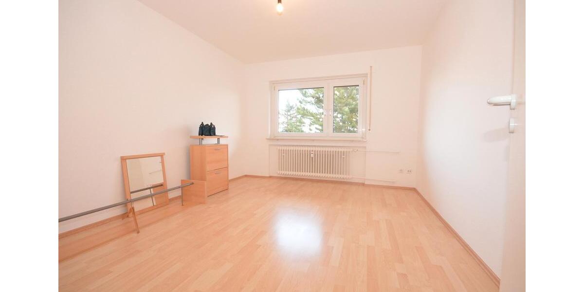 DIETZ: 2 Zimmerwohnung mit Einbauküche, modernem Wannenbad, KFZ-Stellplatz in Dieburg! 2 zimmer