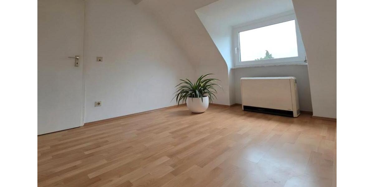 Gemütliche, renovierte 2,5-Zimmer-Wohnung im Dachgeschoss 2 zimmer