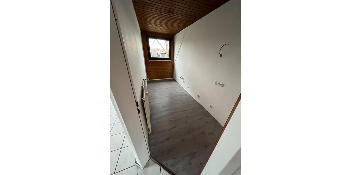 Dachgeschoßwohnung Bonn Lannesdorf - 3 Zimmer, 93 m&sup2;, 1.450&euro; | Angebot:25474562