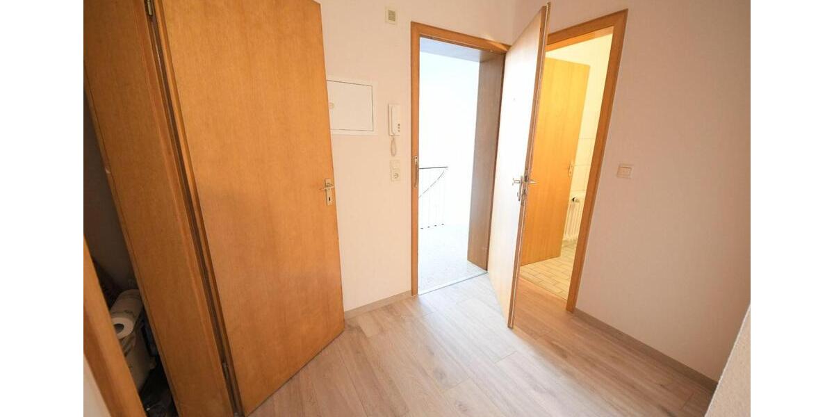 Etagenwohnung Neuss - 3 Zimmer, 85 m&sup2;, 1.300&euro; | Angebot:25171447