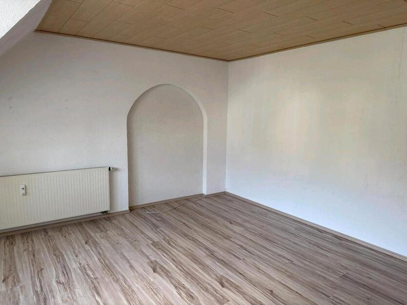 Große Maisonette-Wohnung mit Balkon und Ausblick ins Grüne