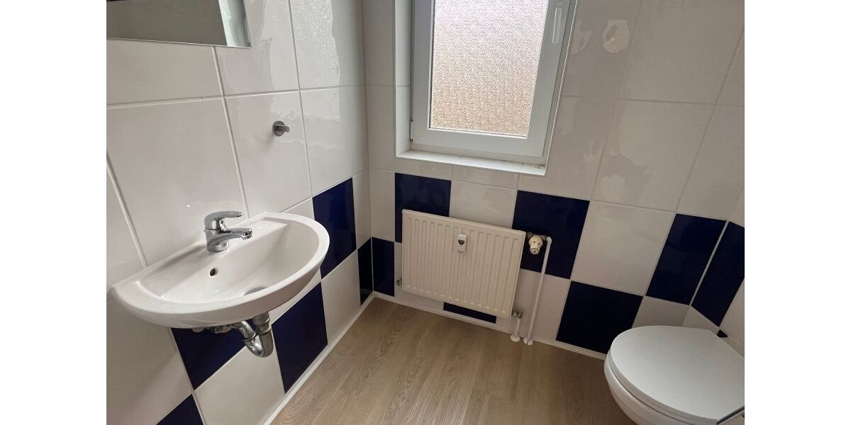 Sonnige 3,5 Z., Balkon, Küche, Diele, Bad, Gäste Bad. HWR. EGre - 3.5 Plettenberg | Angebot:25931702