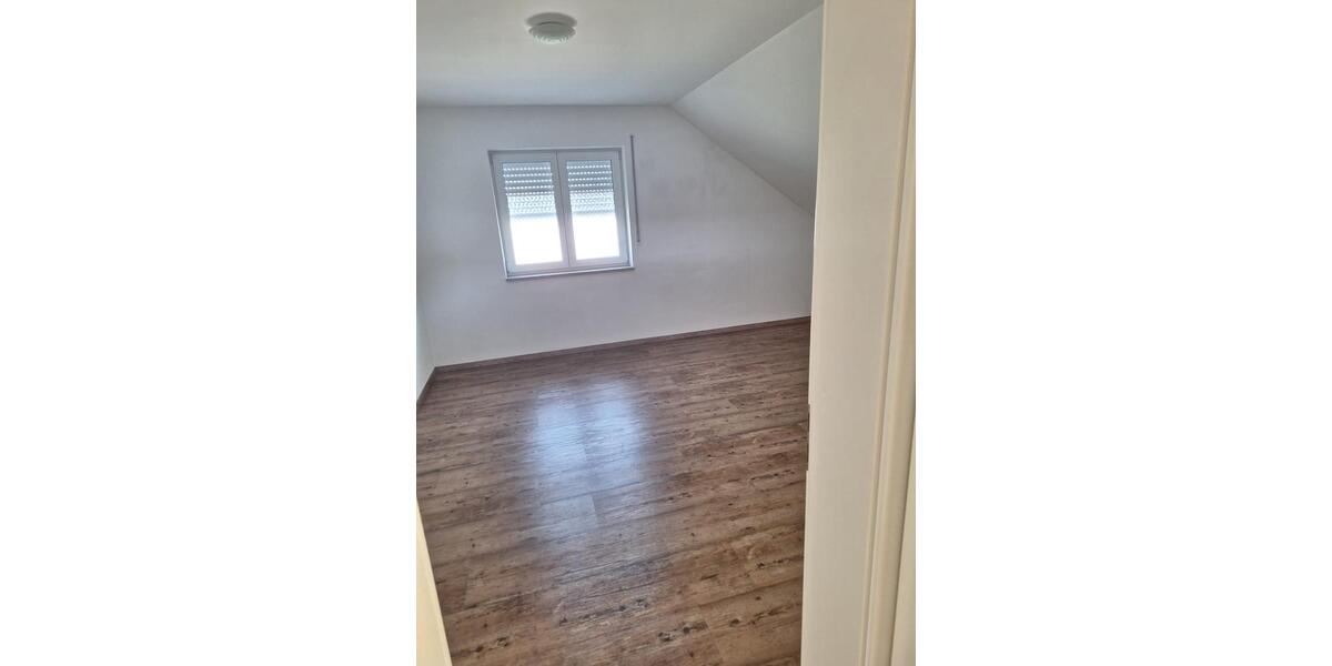 Dachgeschoßwohnung Reichertshofen - 3 Zimmer, 68 m&sup2;, 925&euro; | Angebot:26232124