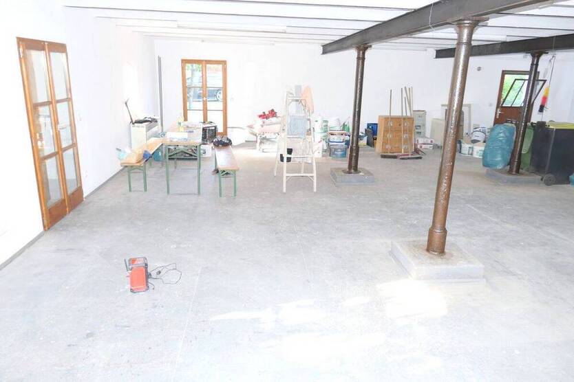 Geräumiges Bauernhaus mit Stall und Tenne; Anfragen bitte per email!