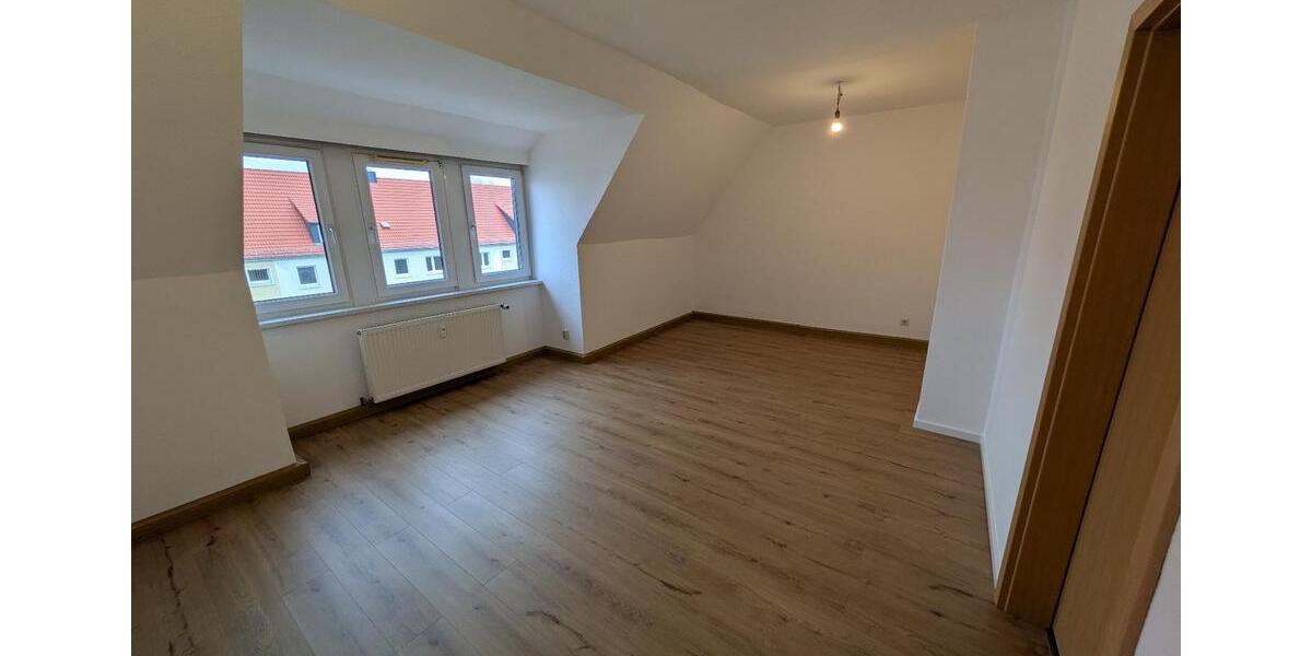 Dachgeschoßwohnung Groitzsch - 3 Zimmer, 60 m&sup2;, 390&euro; | Angebot:25935597