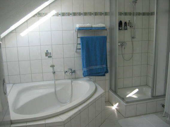 Gemütliche DG-Wohnung mit Balkon in Nähe Barmen City und Bahnhof
