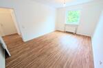 **Was will man mehr? +Balkon +frisch gestrichen +Laminat +modernes Badezimmer** zimmer