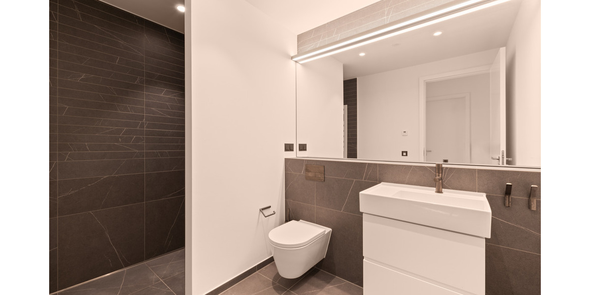 Etagenwohnung Frankfurt am Main Ostend - 3 Zimmer, 121 m&sup2;, 4.000&euro; | Angebot:24991551