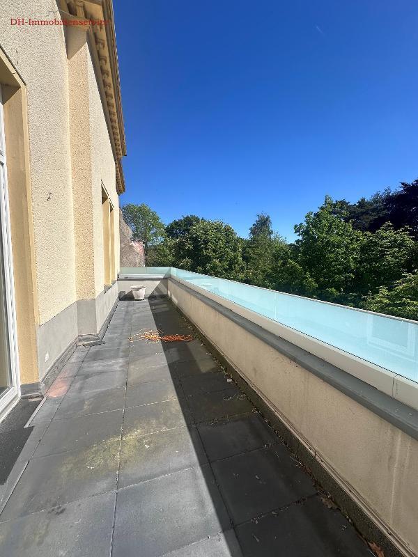 Luxuriöse 4-Raum-Wohnung mit ca. 154 m², Whirl-Poolwanne & einem gepflegten Garten in zentraler Lage von Meerane