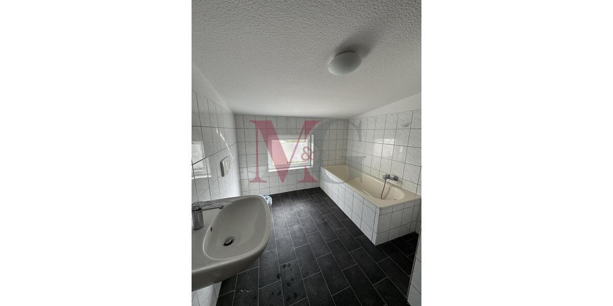 Dachgeschoßwohnung Wilhelmshaven - 4 Zimmer, 80 m&sup2;, 630&euro; | Angebot:26478274