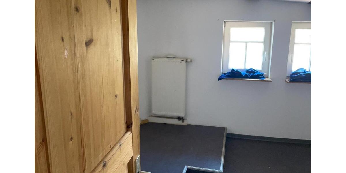 Verwahrloste Hofreite an Selbstsanierer in Mücke zu vermieten. 5 zimmer