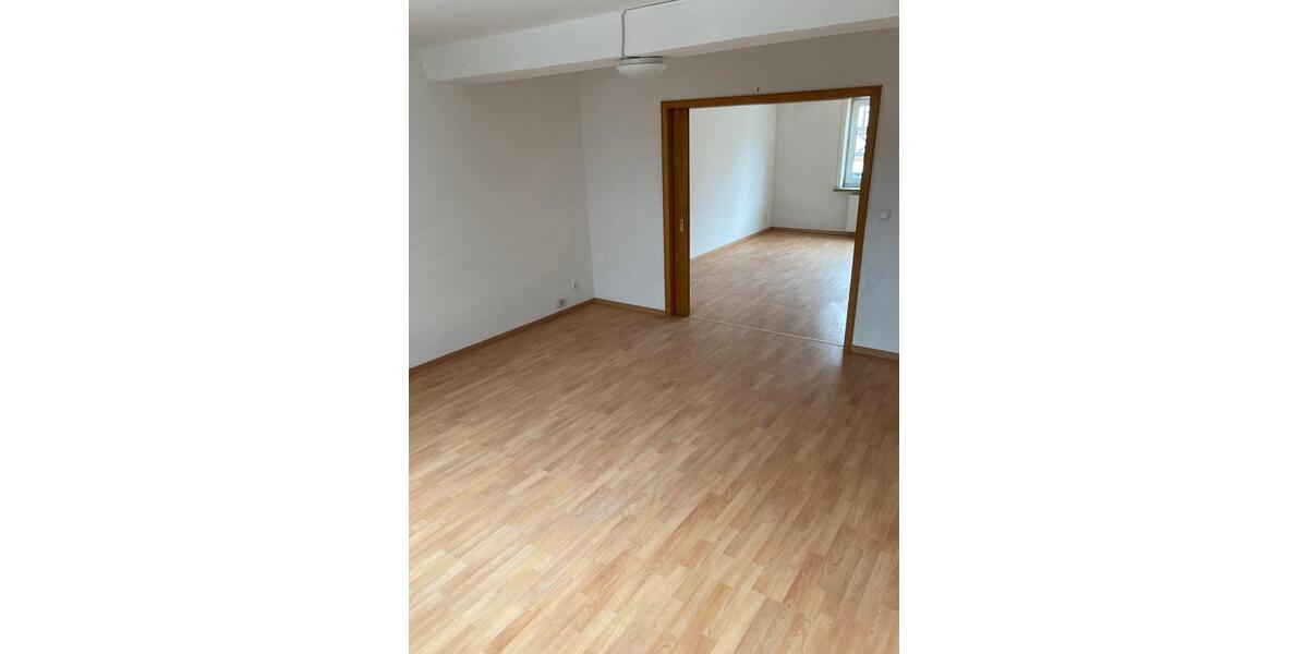 Etagenwohnung Wolfhagen - 6 Zimmer, 142 m&sup2;, 780&euro; | Angebot:26285052