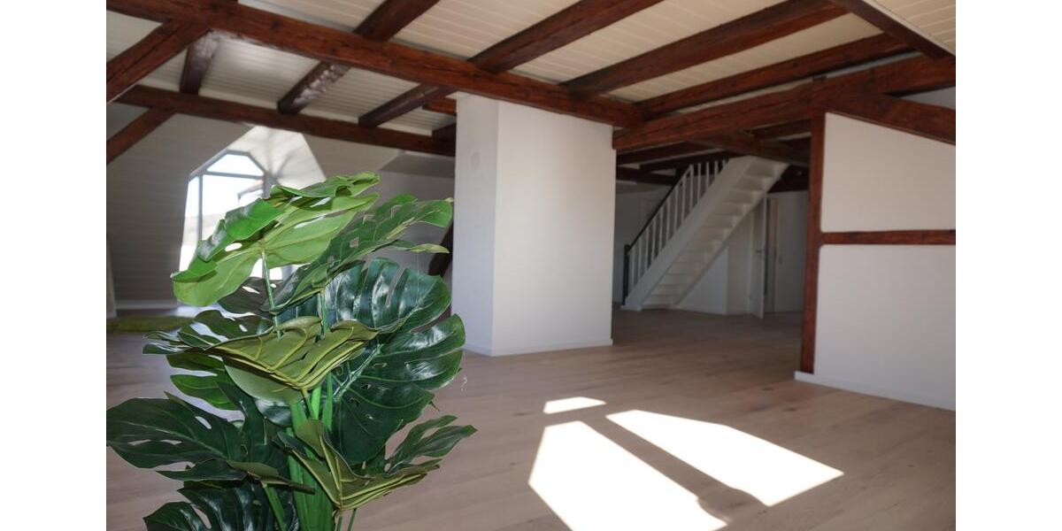 Dachgeschoßwohnung Leutkirch im Allgäu - 5 Zimmer, 160 m&sup2;, 1.388&euro; | Angebot:24853826