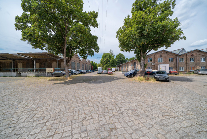 Vielseitiger Gewerberaum: 343,66 qm Halle in Zossen