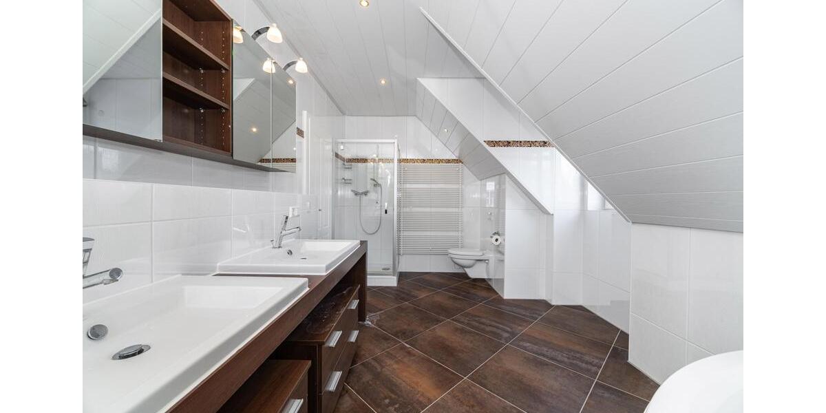 Einfamilienhaus Grünwald - 5 Zimmer, 160 m&sup2;, 4.700&euro; | Angebot:25987282