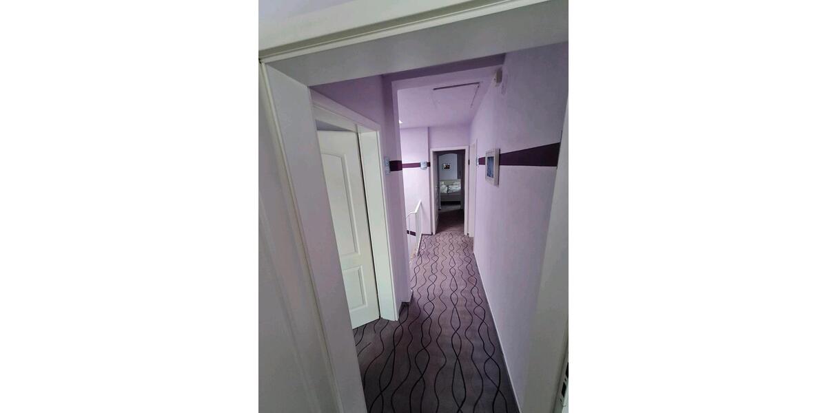 Zimmer mit eigenem Bad in ehemaligem Hotel zu vermieten 1 zimmer