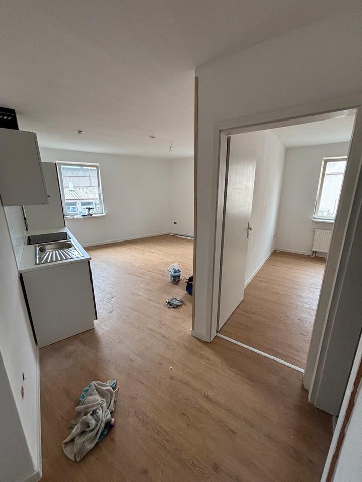 Erstbezug frisch renoviert 1 ZKB Küche Stellplatz Keller