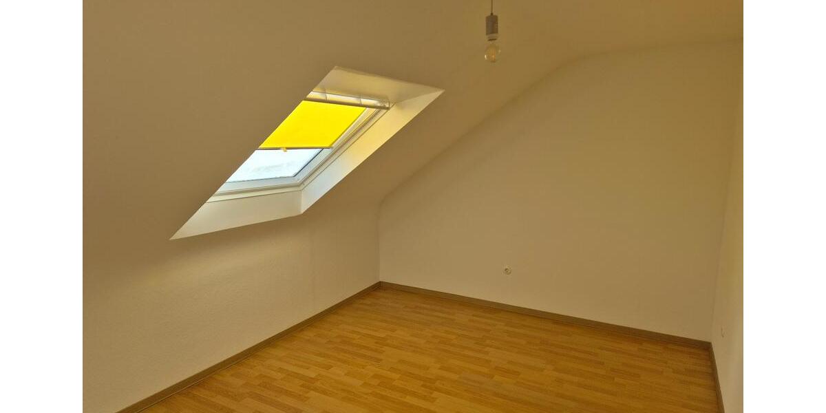 Dachgeschoßwohnung Saarbrücken West - 3 Zimmer, 50 m&sup2;, 400&euro; | Angebot:25298087