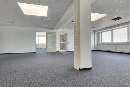 Gewerbeobjekt Neutraubling - 2.106&euro; | Angebot:25379887