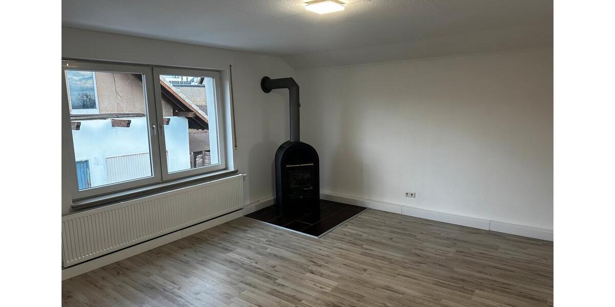 Dachgeschoßwohnung Bad Oeynhausen - 1 Zimmer, 100 m&sup2;, 680&euro; | Angebot:25642617